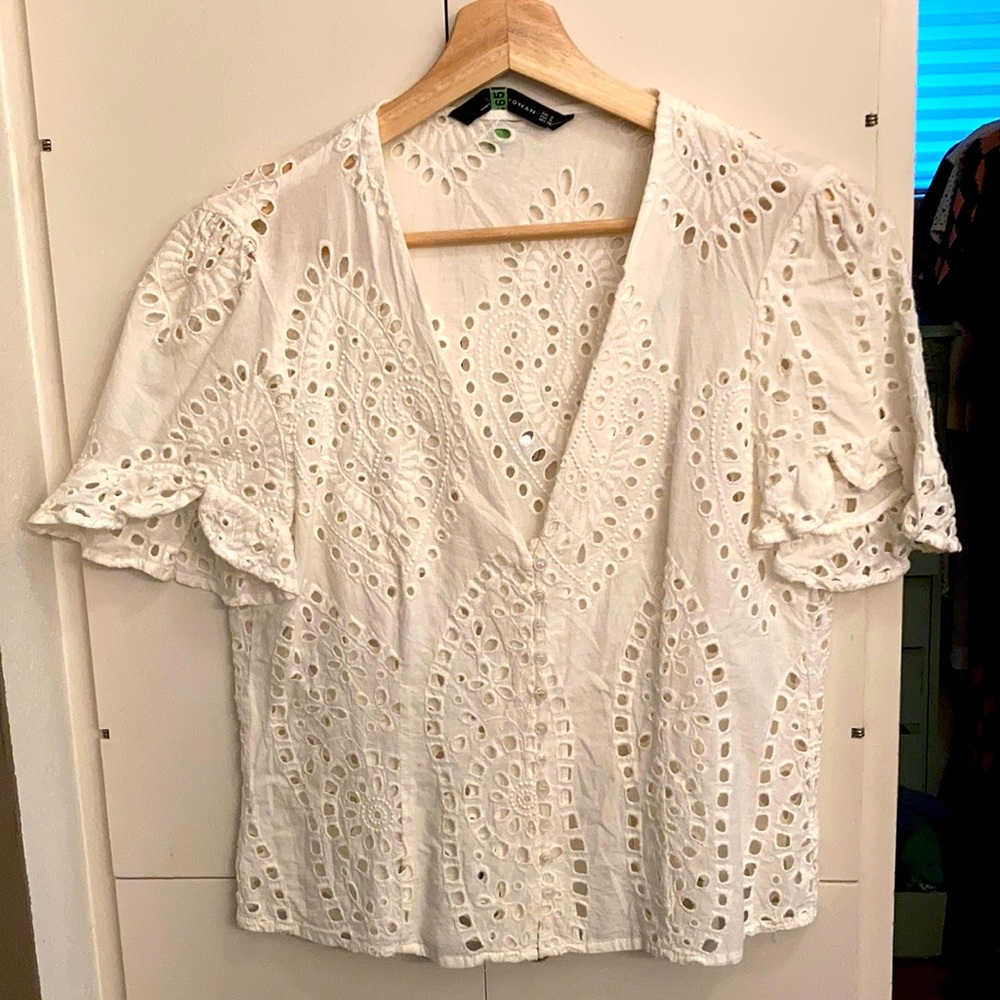 Zara cropped eyelet ruffle sleeve button up blouse
